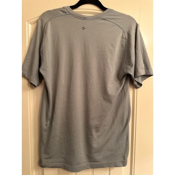Lululemon Metal Vent Tech Shirt - Size Medium, Light Grey Blue - Picture 2 of 5